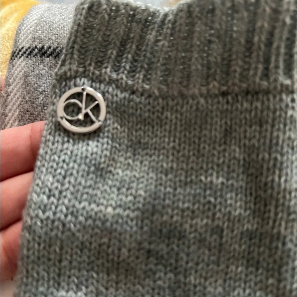 NWT Calvin Klein 2 pc. Scarf & Gloves in Gray